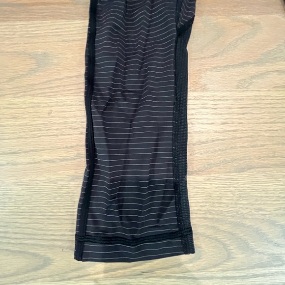 Lululemon athletica white strip capri leggings size 4 - Picture 3 of 10